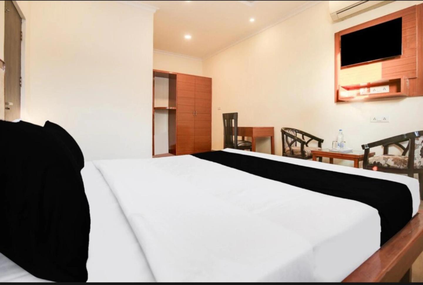 Hotel Lotus Inn จัณฑีครห์ ภายนอก รูปภาพ
